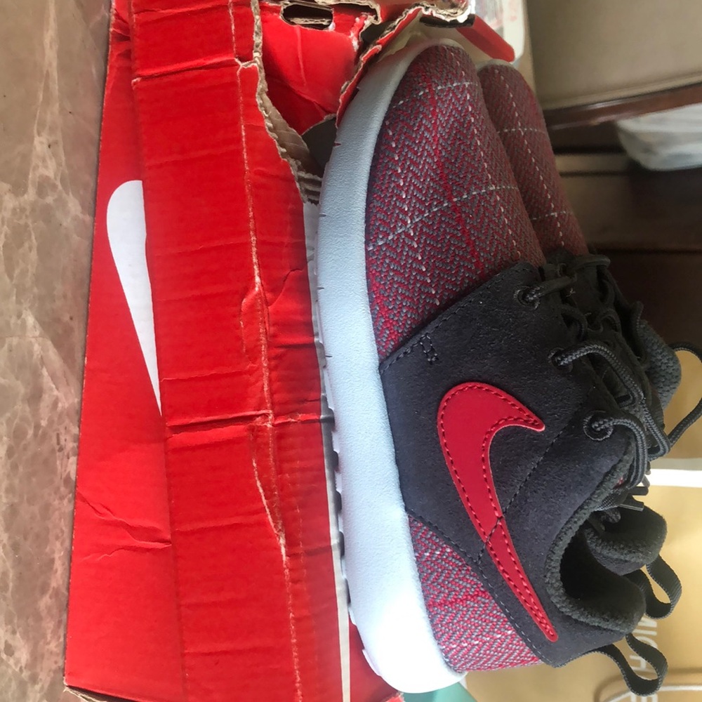 Kids gym shoes